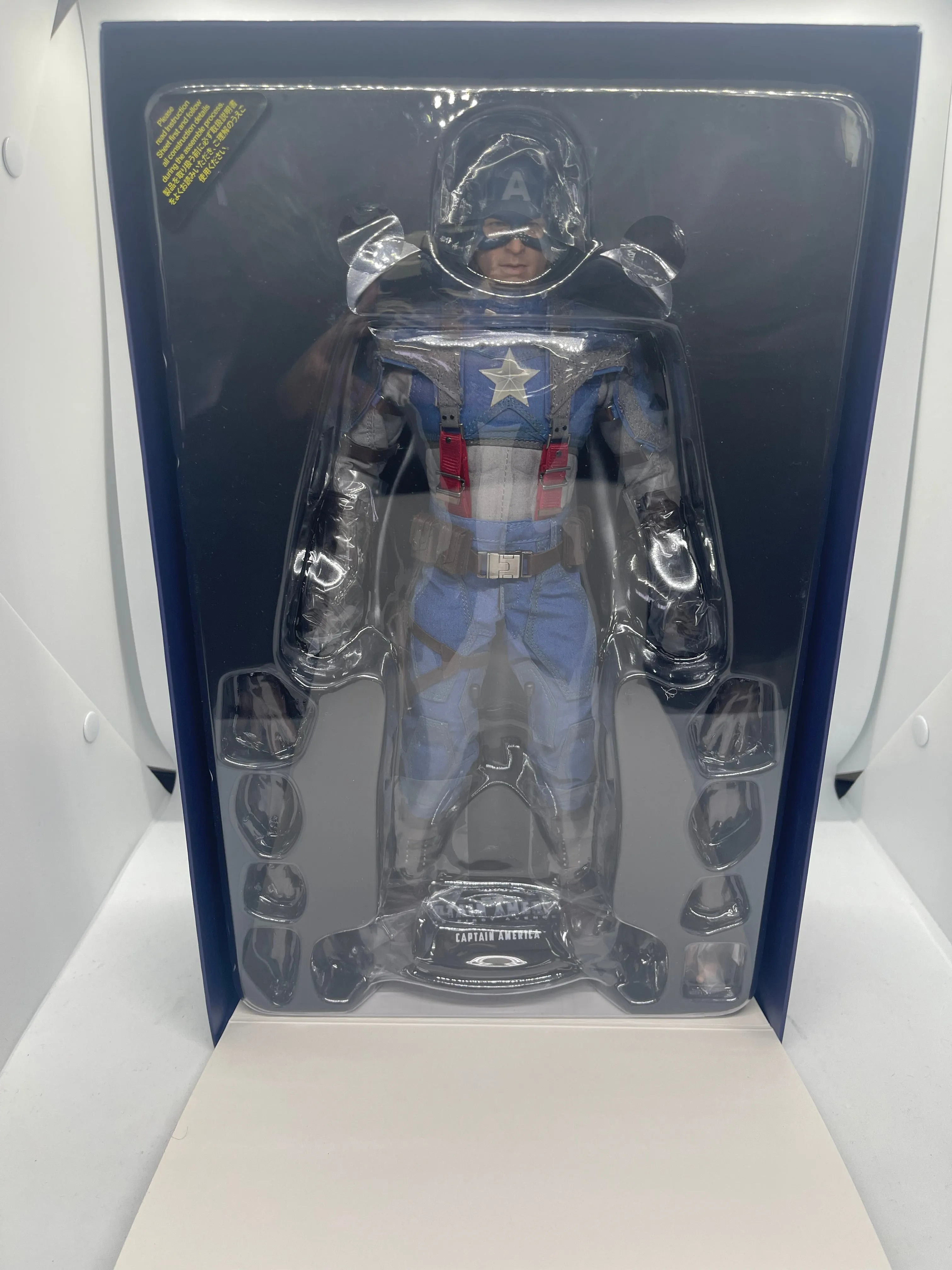 Captain America: The First Avenger - Captain America Limited Edition Collectible Figurine Hot Toy MMS 156