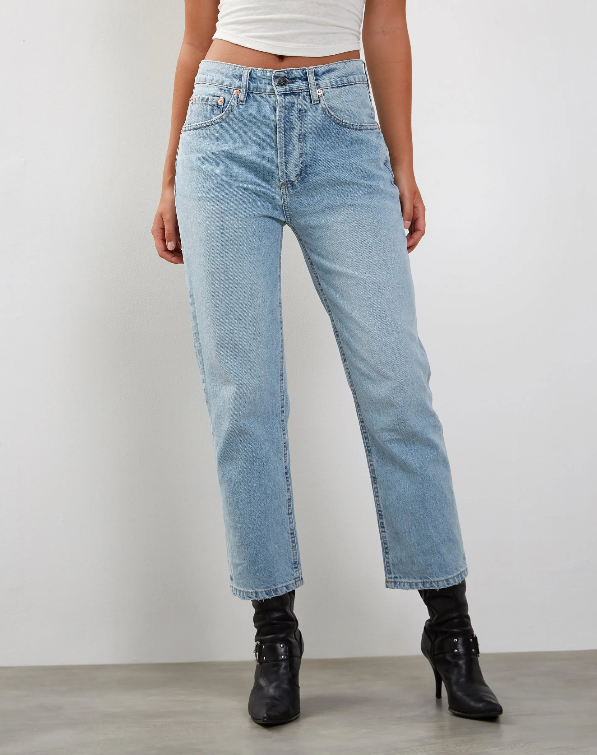 Mid Rise Straight Leg Jeans in Bleach Denim