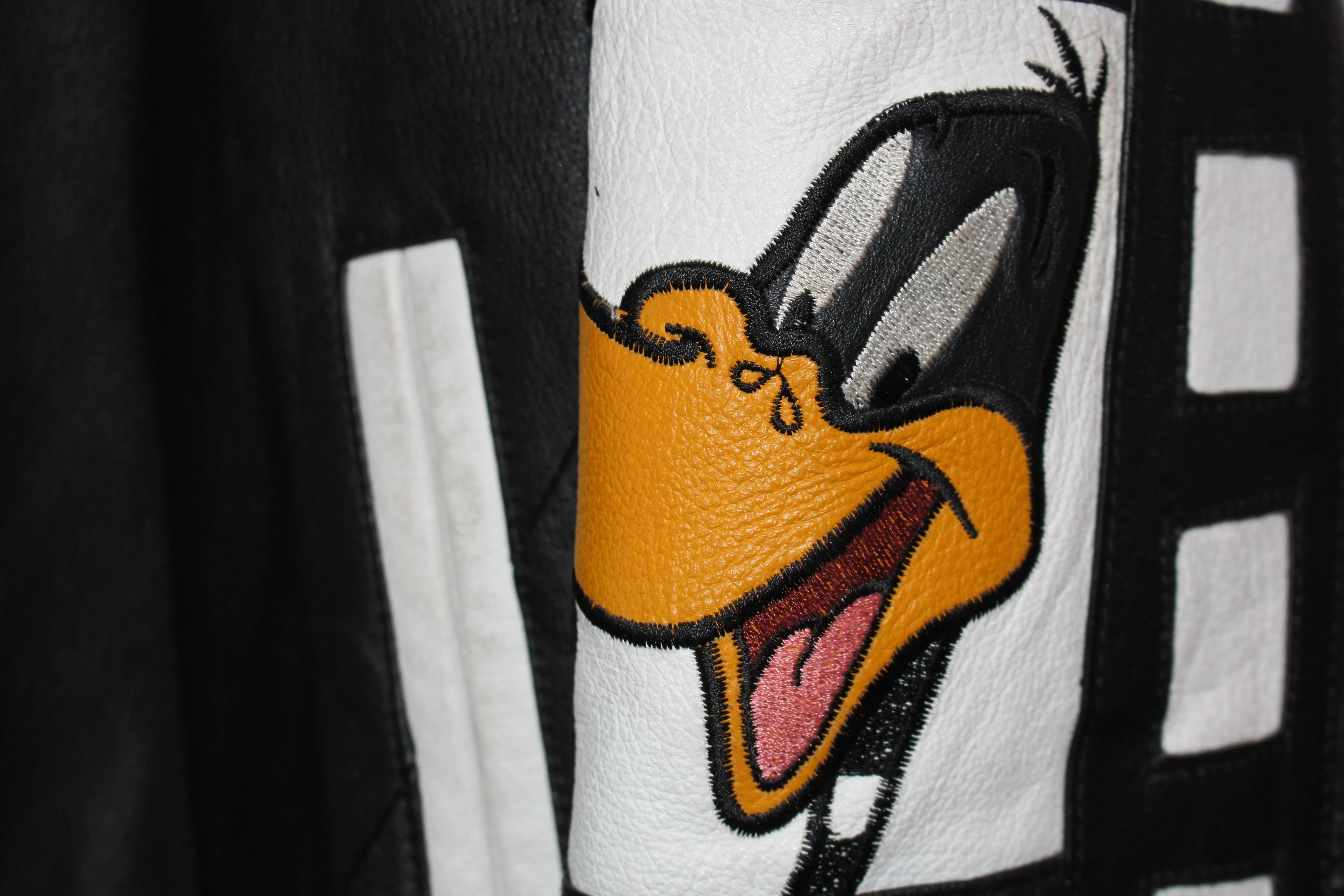 Rare Looney Tunes 1997 Leather Jacket (L)