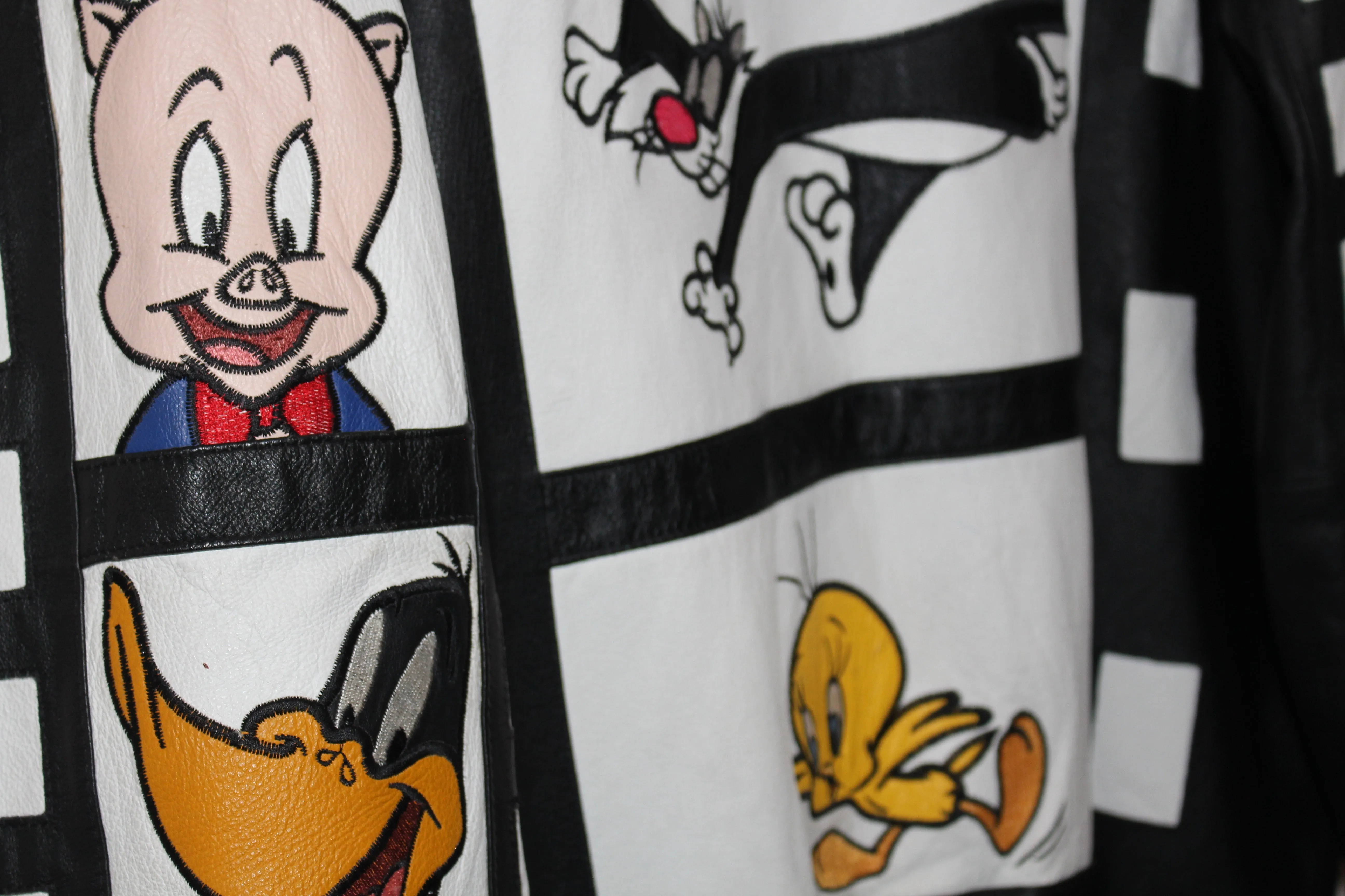 Rare Looney Tunes 1997 Leather Jacket (L)