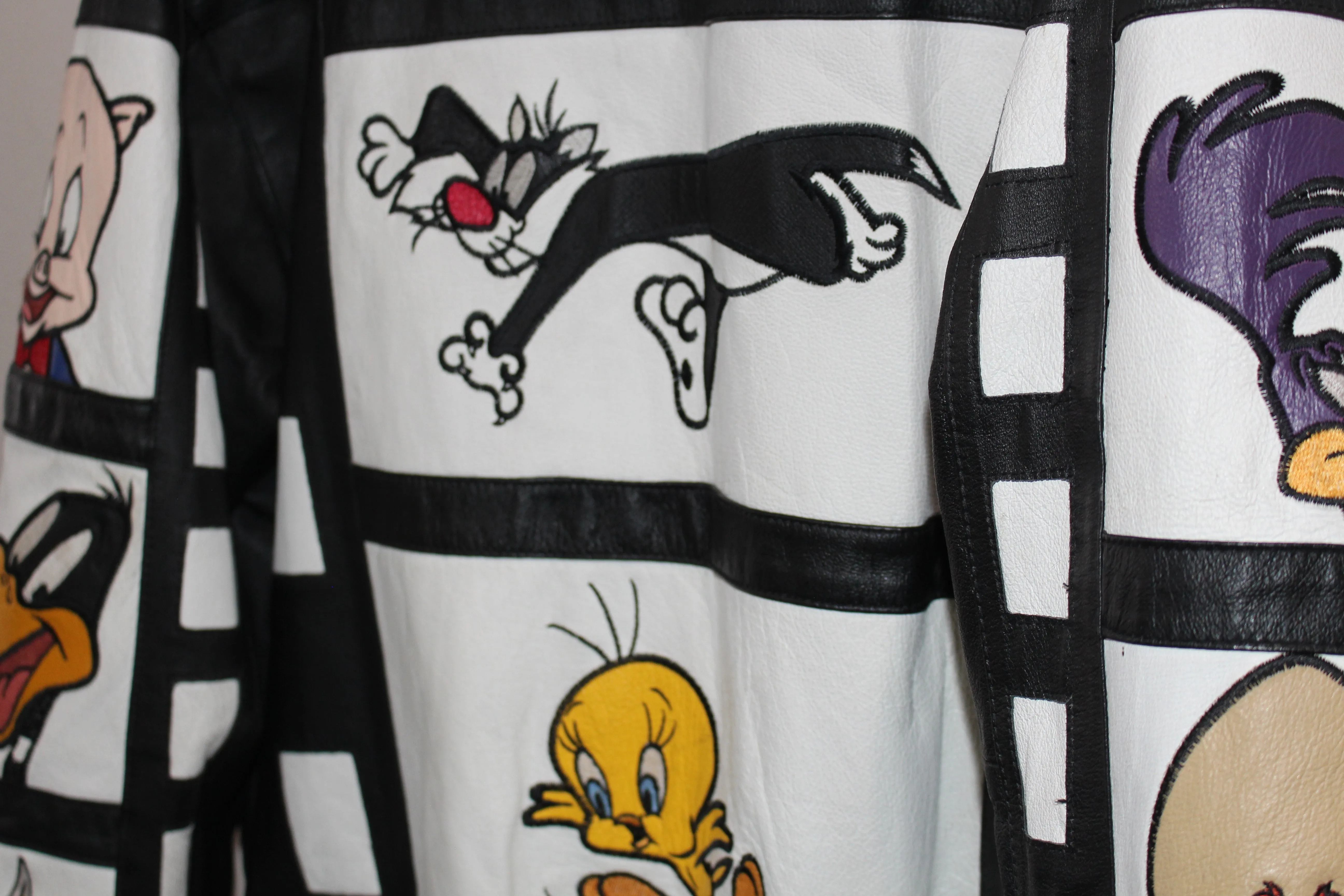 Rare Looney Tunes 1997 Leather Jacket (L)