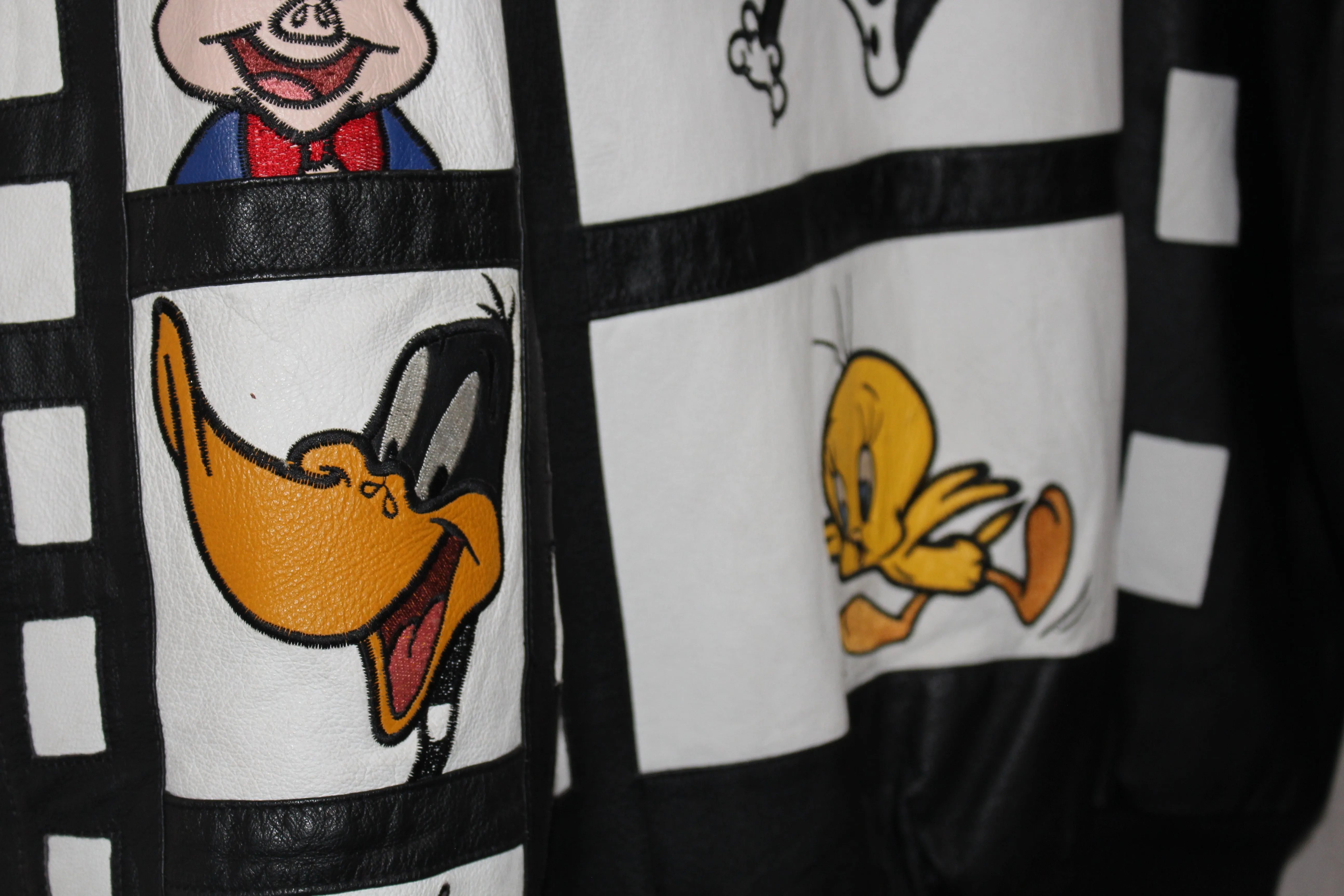 Rare Looney Tunes 1997 Leather Jacket (L)