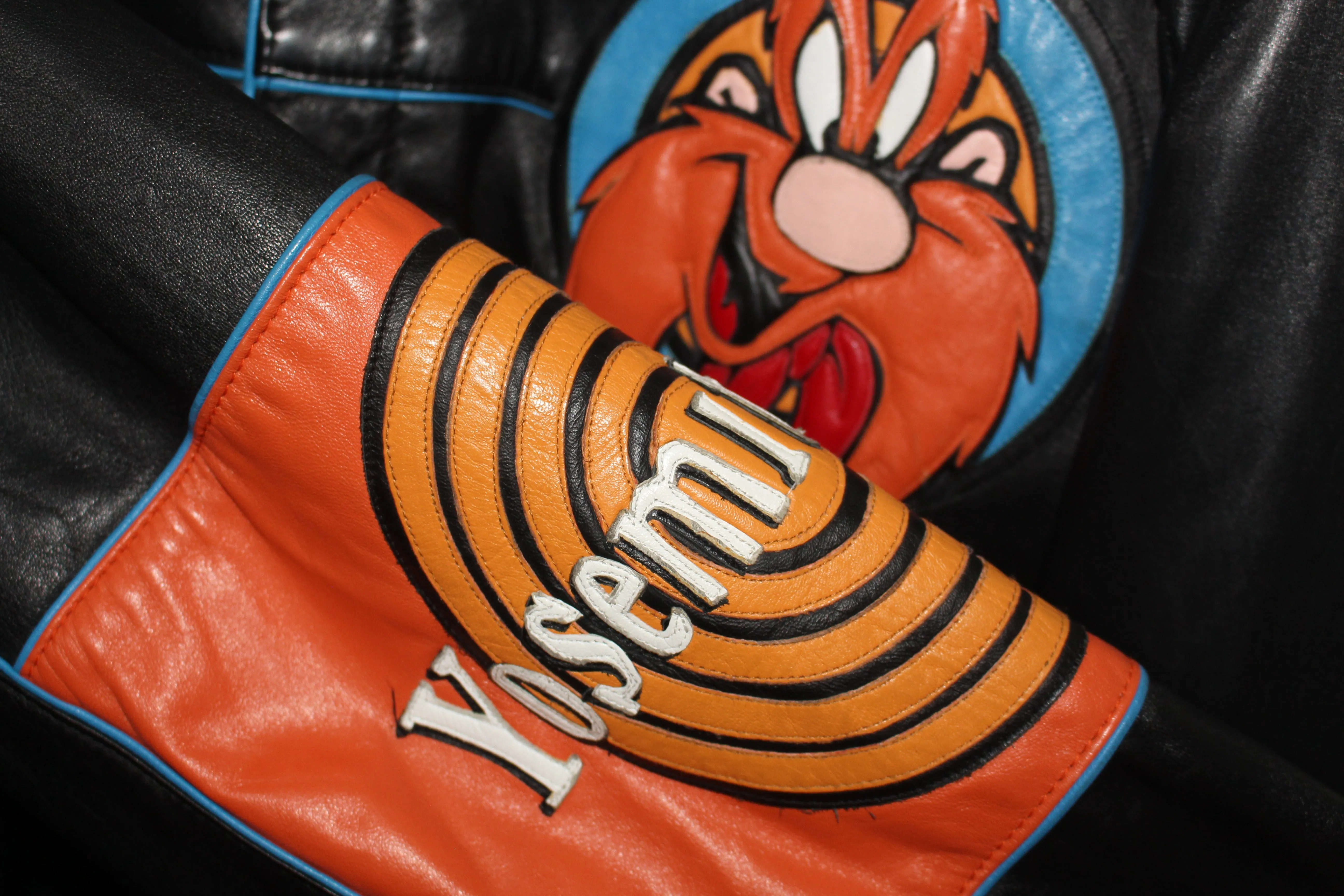 Rare Yosemite Looney Tunes Leather Jacket (XL)