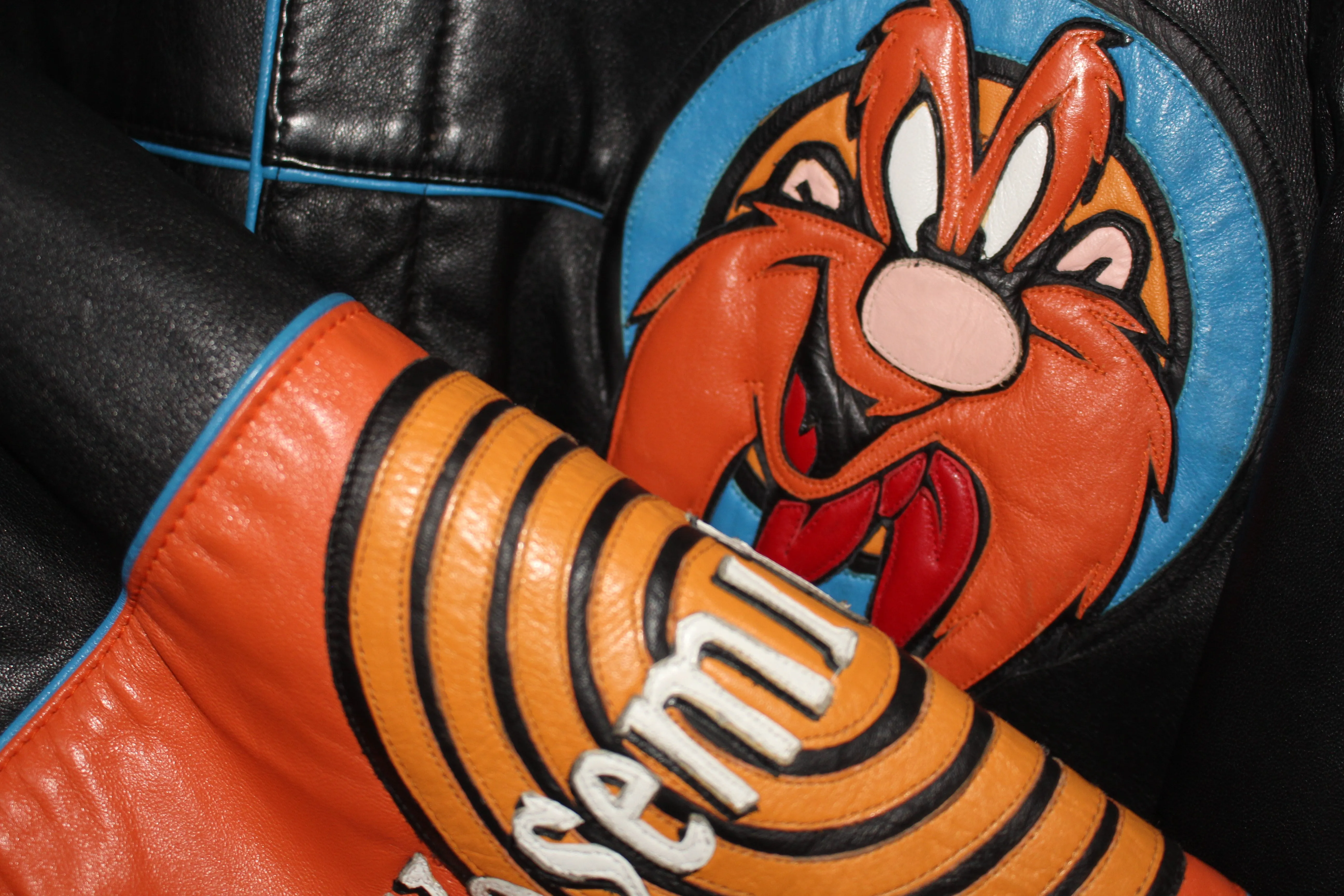 Rare Yosemite Looney Tunes Leather Jacket (XL)