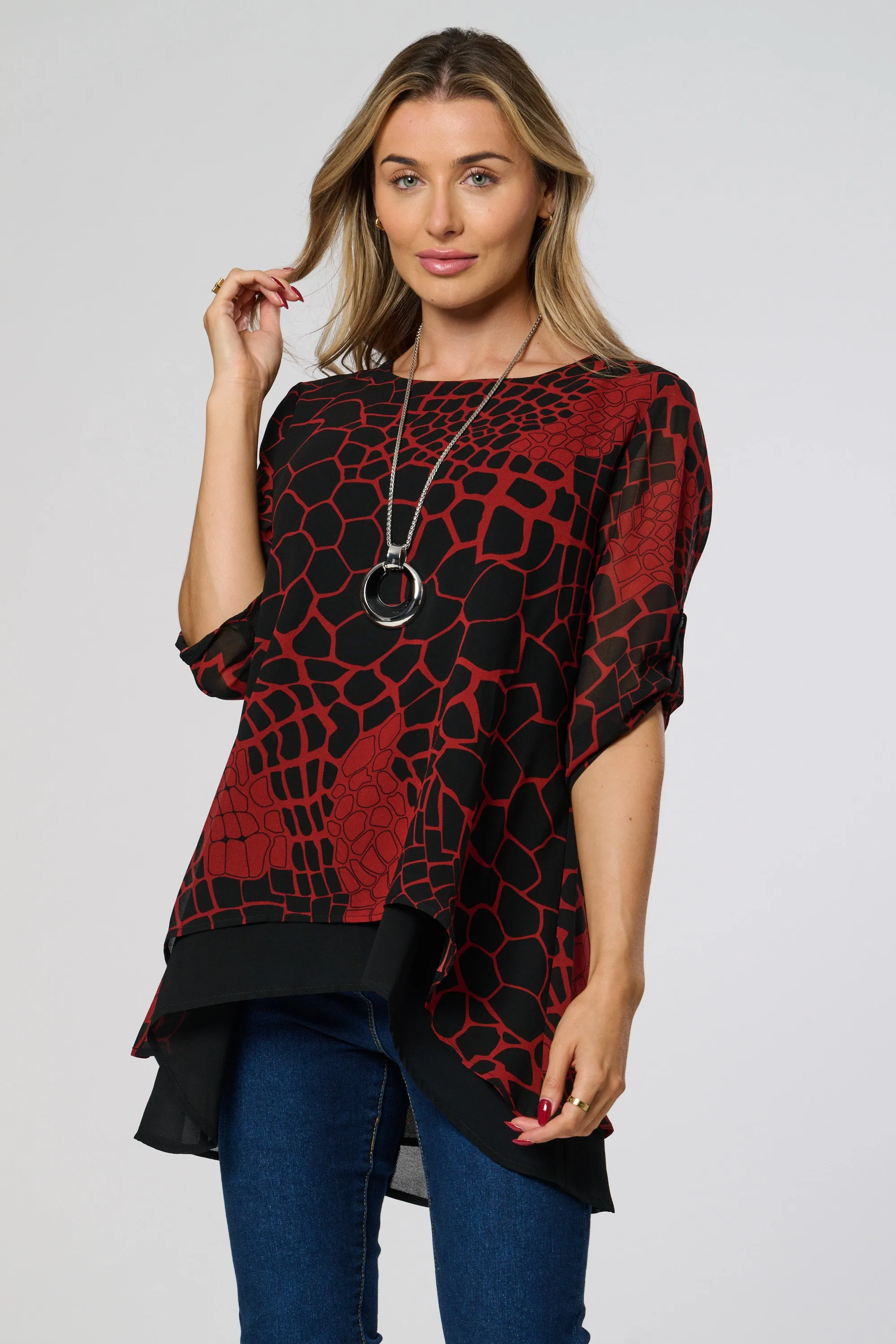 Saloos Fashionable Double Layer Top with Necklace