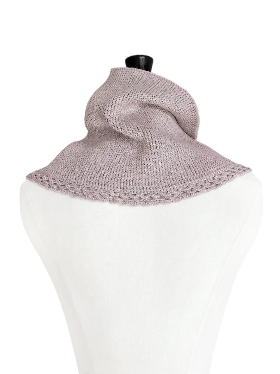 SPECIAL! Lilac Crochet-Trimmed Ruffle A-lined Neck Warmer